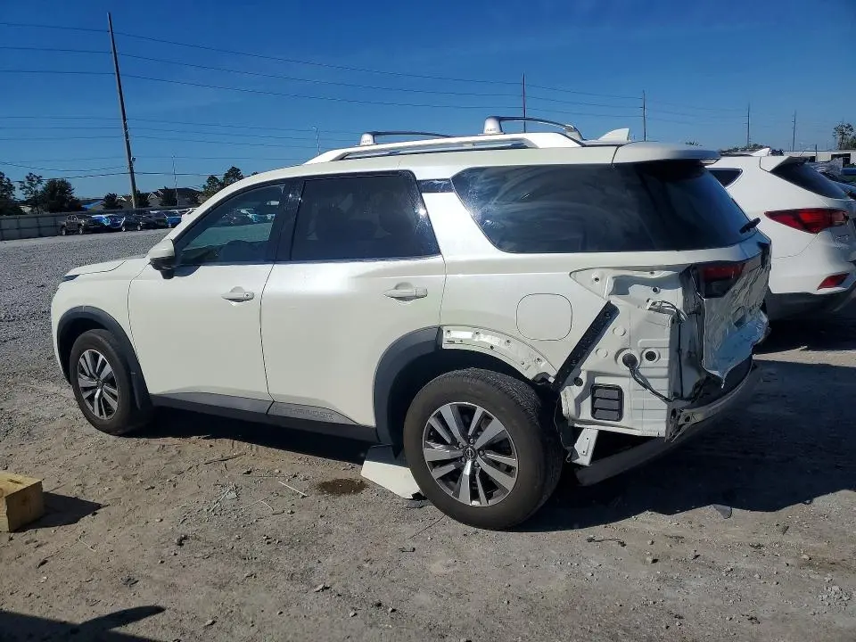2023 NISSAN PATHFINDER SL  