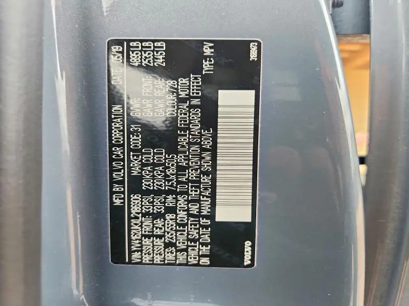 2020 VOLVO XC40 T5 MOMENTUM  