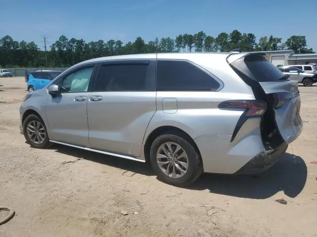 2023 TOYOTA SIENNA XLE  