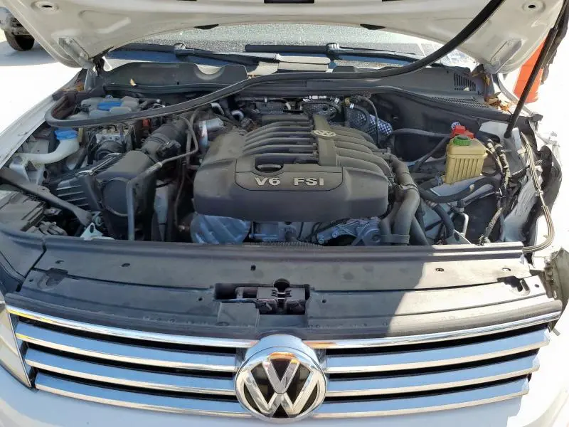 2016 VOLKSWAGEN TOUAREG SPORT  