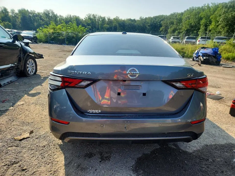 2022 NISSAN SENTRA SV  