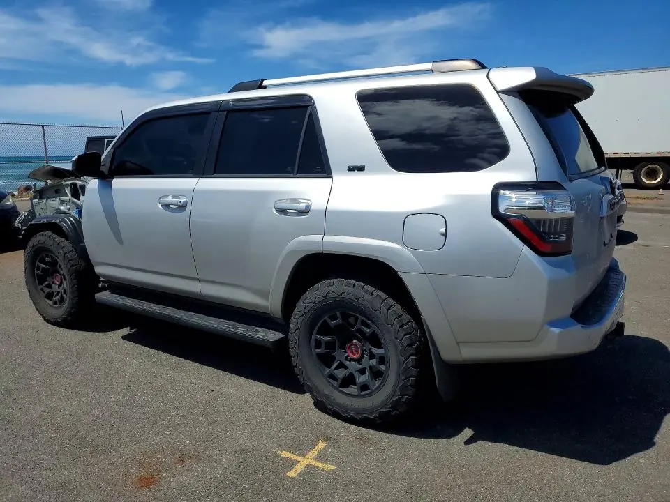 2023 TOYOTA 4RUNNER SR5  