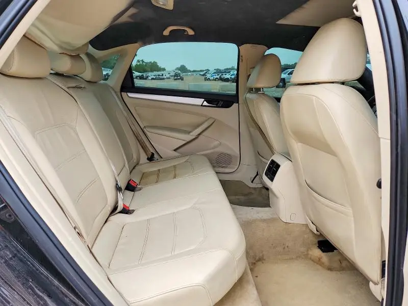 2013 VOLKSWAGEN PASSAT SE  