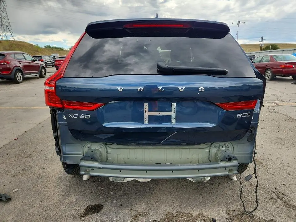 2022 VOLVO XC60 B5 MOMENTUM  