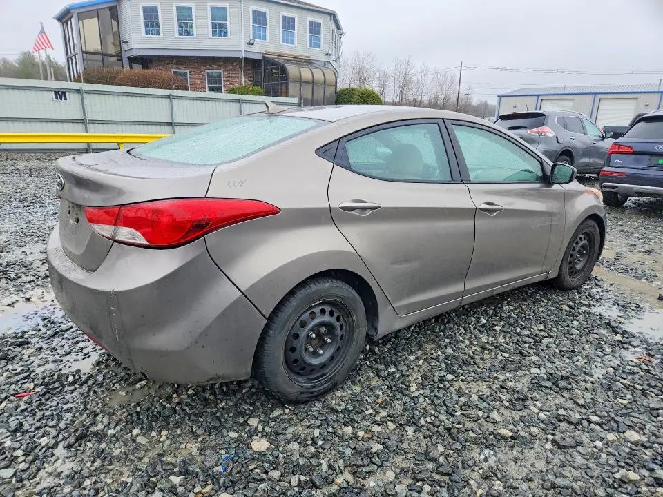 2013 HYUNDAI ELANTRA GLS  