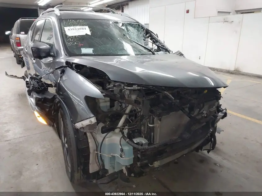2019 NISSAN ROGUE SV