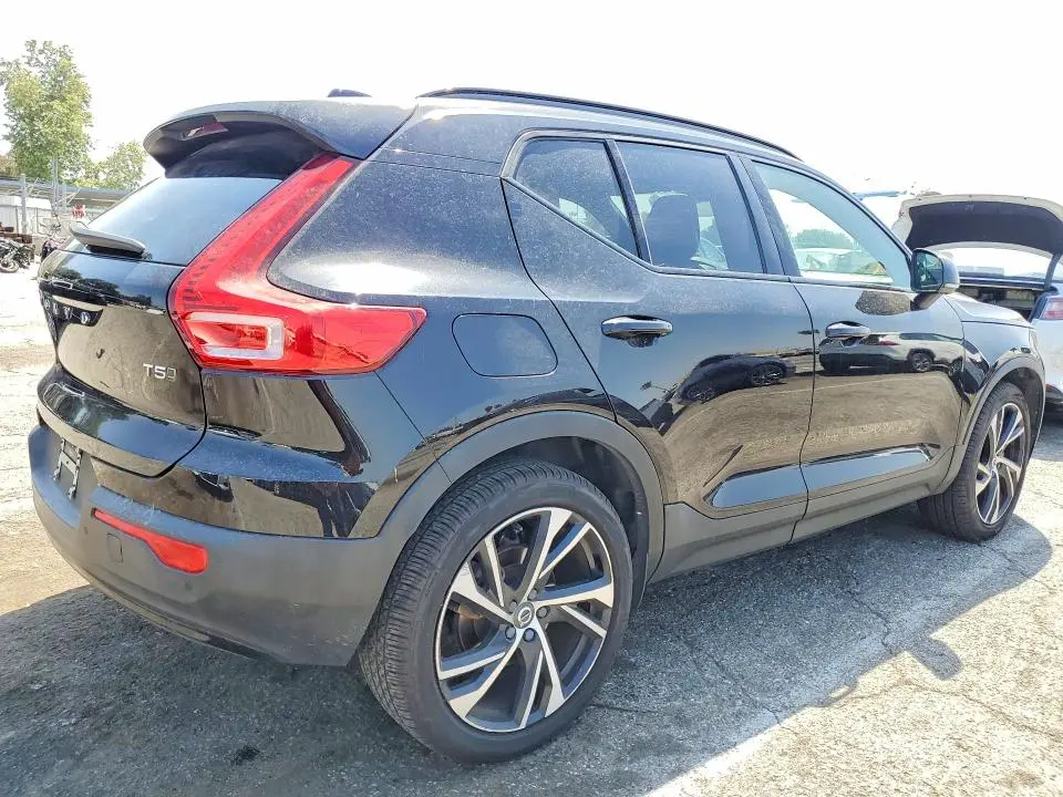2021 VOLVO XC40 T5 R-DESIGN  