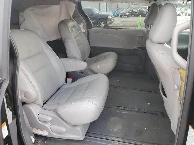 2015 TOYOTA SIENNA XLE