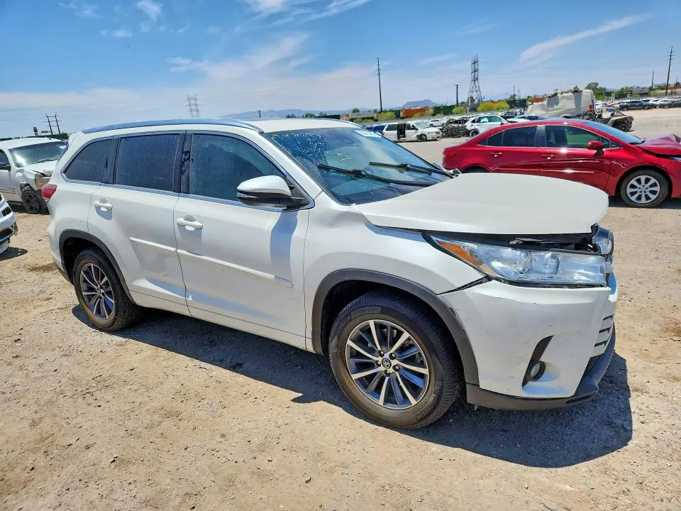 2018 TOYOTA HIGHLANDER XLE  