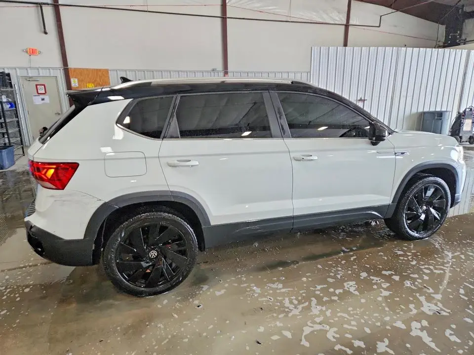2024 VOLKSWAGEN TAOS SE  