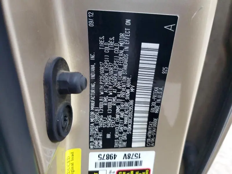 2013 TOYOTA SIENNA LE  