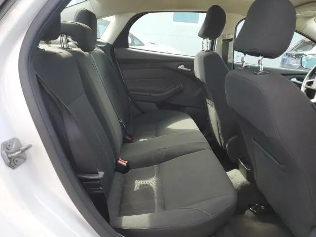 2016 FORD FOCUS SE  