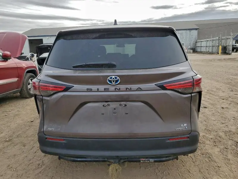 2021 TOYOTA SIENNA LE  