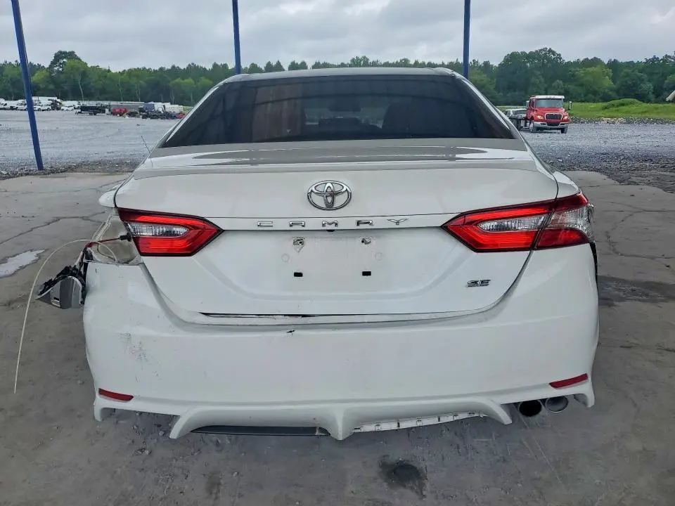2018 TOYOTA CAMRY SE  
