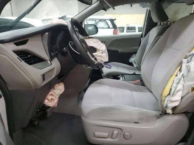 2020 TOYOTA SIENNA LE  