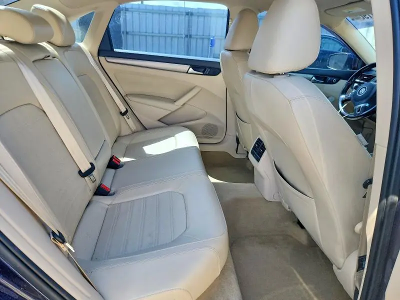2015 VOLKSWAGEN PASSAT SE  