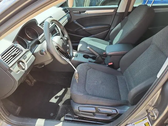 2017 VOLKSWAGEN PASSAT S  
