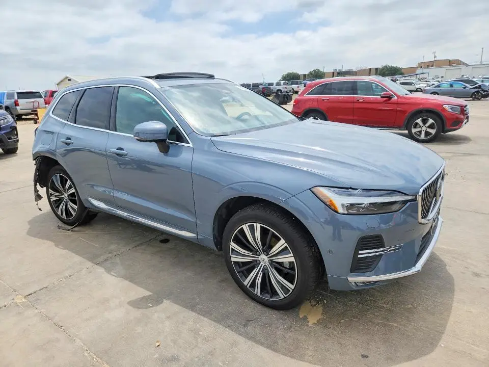 2023 VOLVO XC60 PLUS  