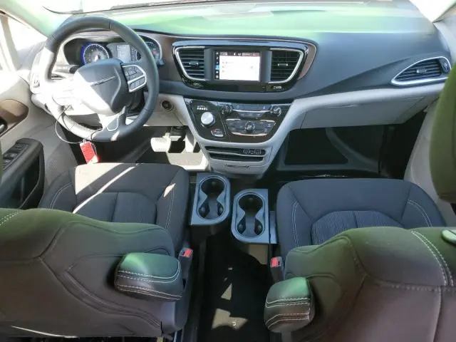 2024 CHRYSLER VOYAGER LX