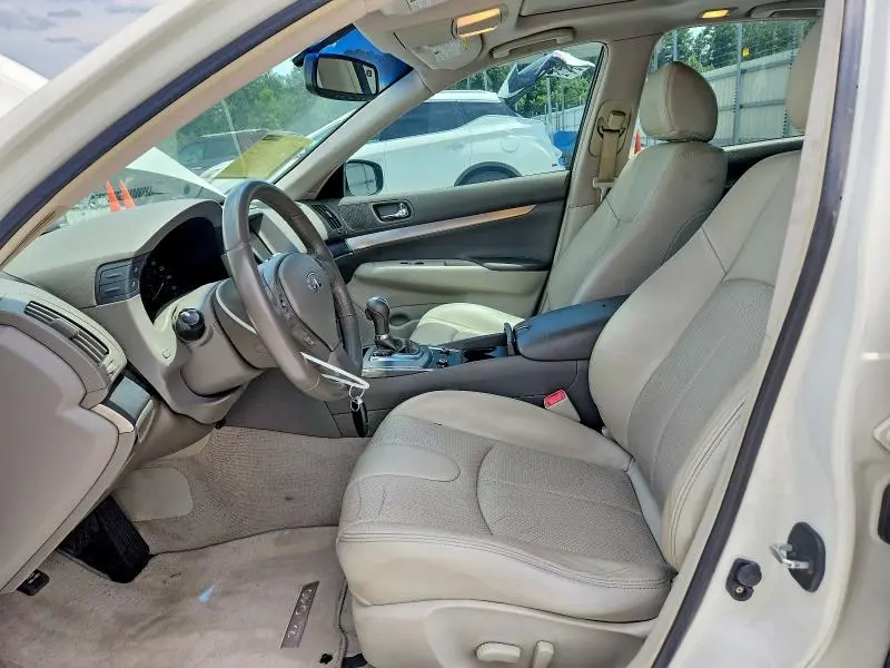 2015 INFINITI Q40 BASE  