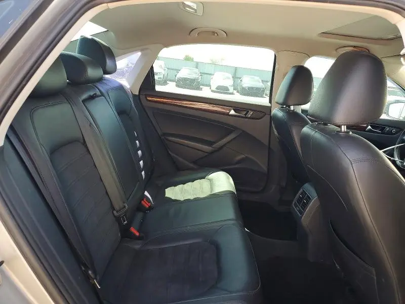 2013 VOLKSWAGEN PASSAT   