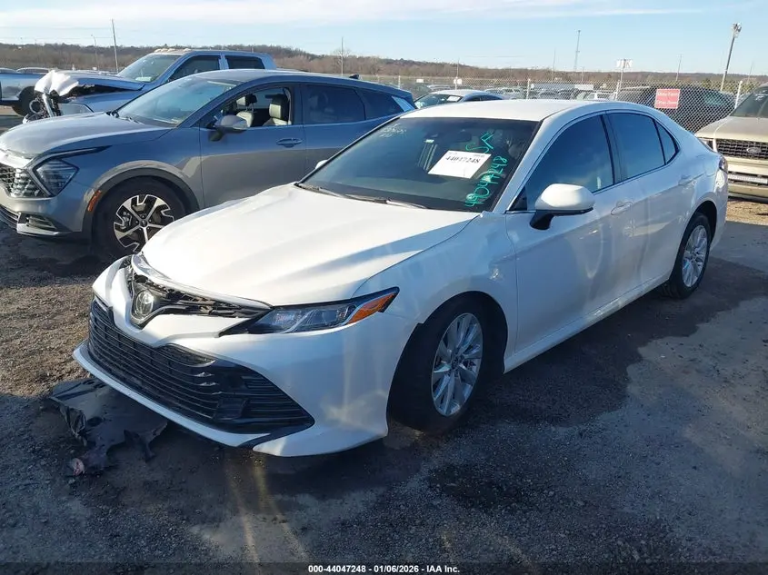 2018 TOYOTA CAMRY LE