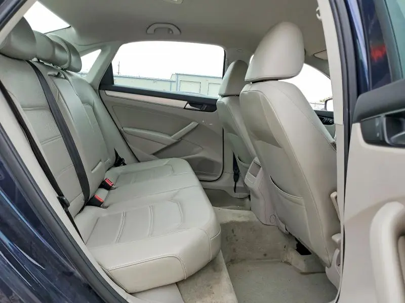 2012 VOLKSWAGEN PASSAT SE  