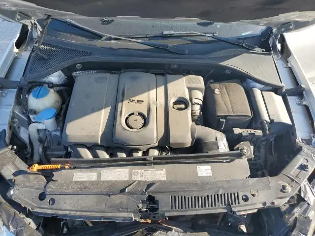 2013 VOLKSWAGEN PASSAT SE  