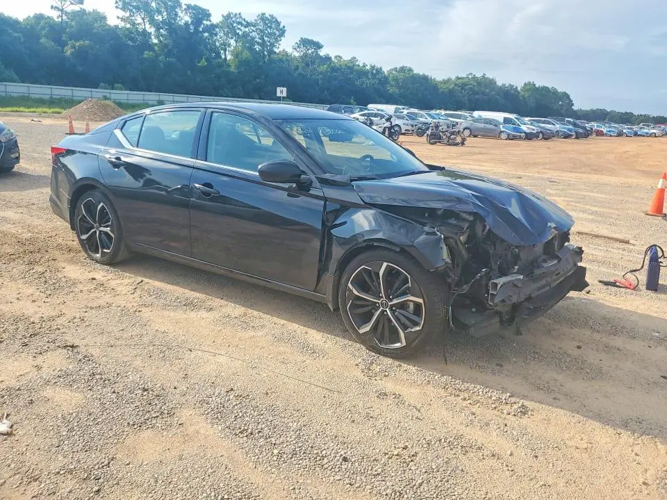 2023 NISSAN ALTIMA SR  