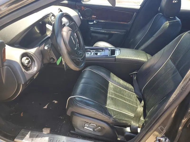 2011 JAGUAR XJ   