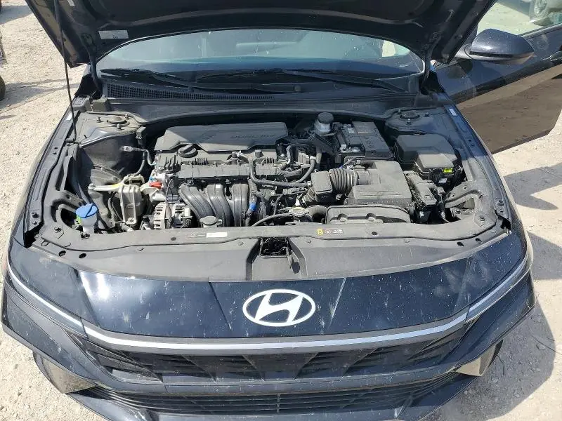 2024 HYUNDAI ELANTRA SE  