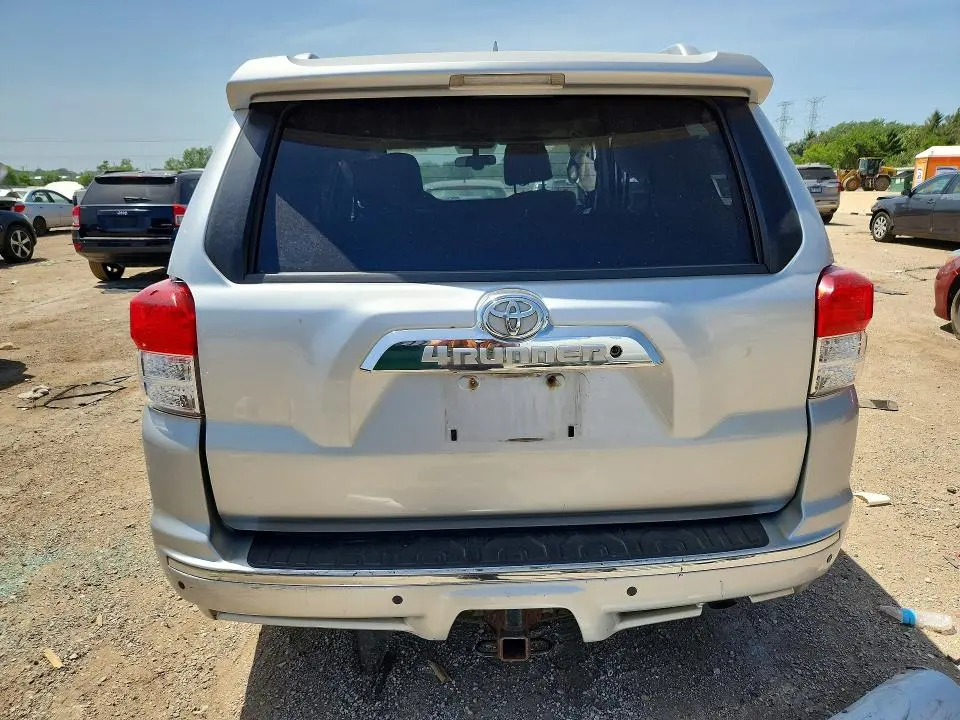 2010 TOYOTA 4RUNNER SR5  