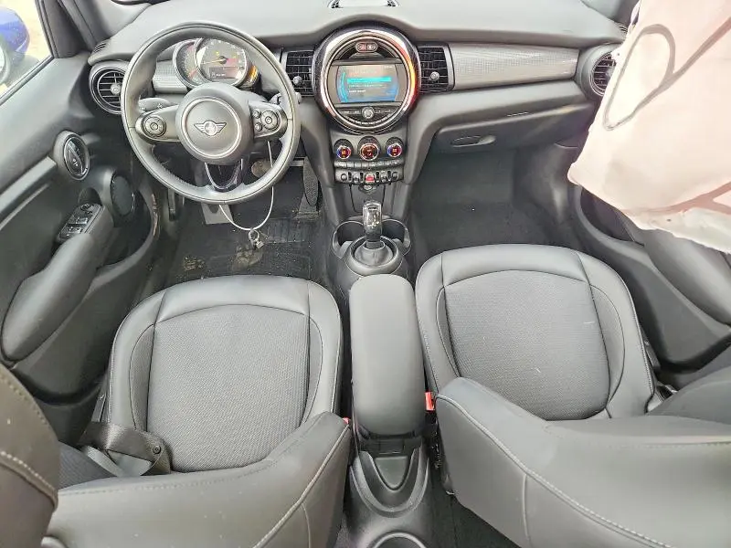 2021 MINI COOPER   