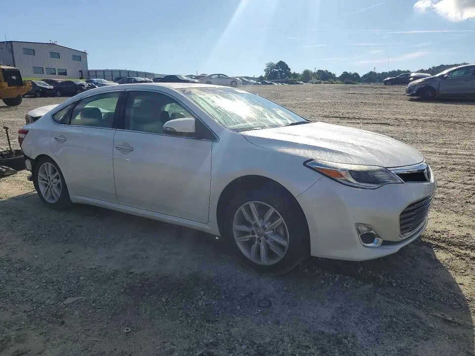 2015 TOYOTA AVALON XLE  