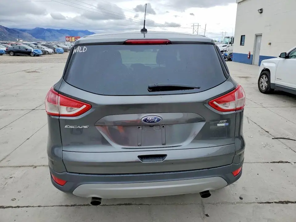 2016 FORD ESCAPE SE  