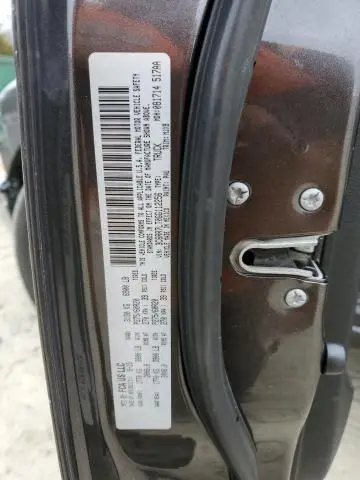 2016 RAM 1500 SLT