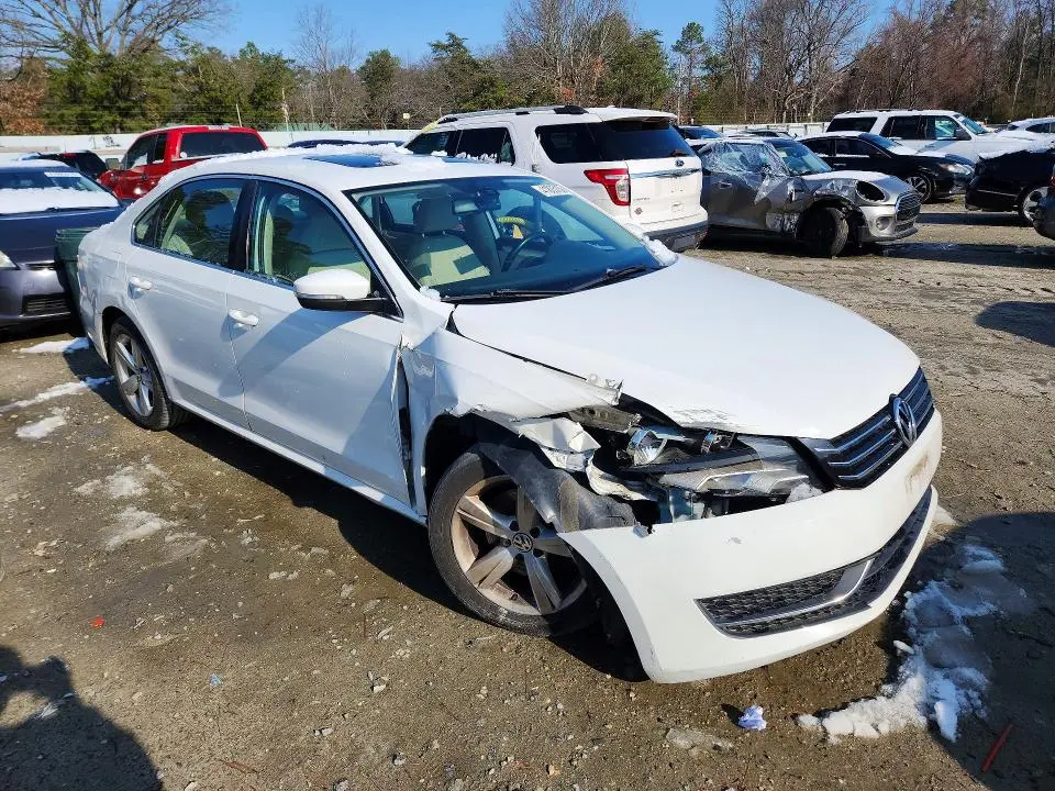 2013 VOLKSWAGEN PASSAT SE  