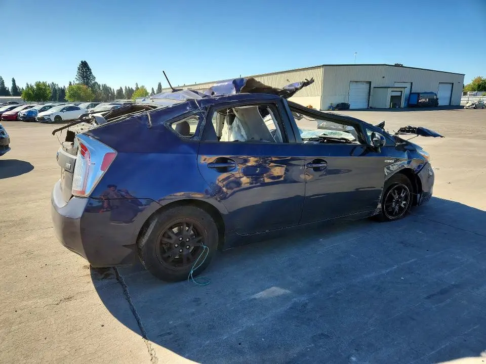 2014 TOYOTA PRIUS THREE  