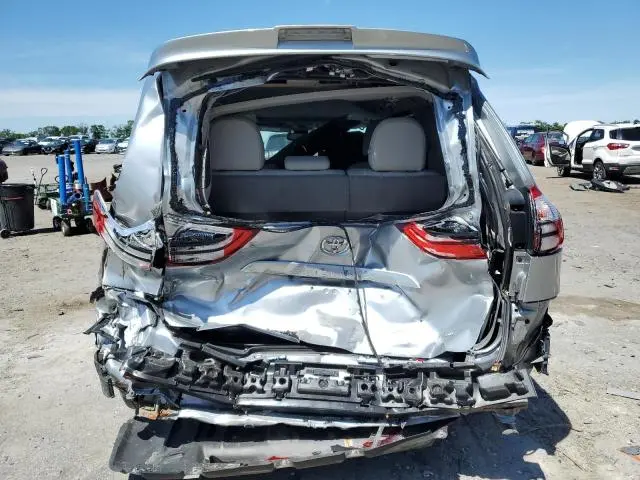 2020 TOYOTA SIENNA XLE 8-PASSENGER  