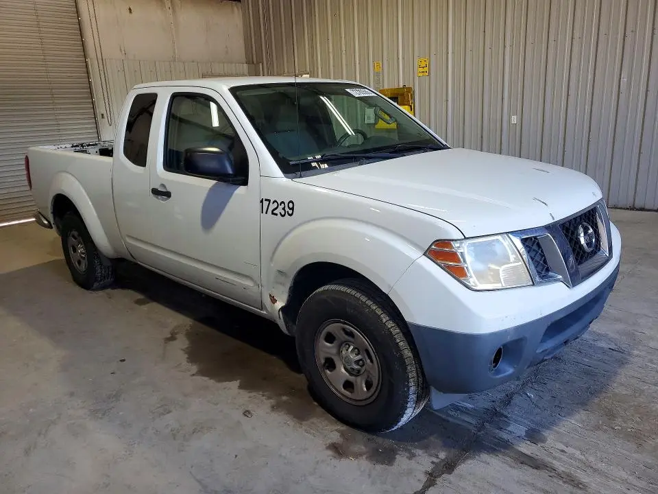 2013 NISSAN FRONTIER S  