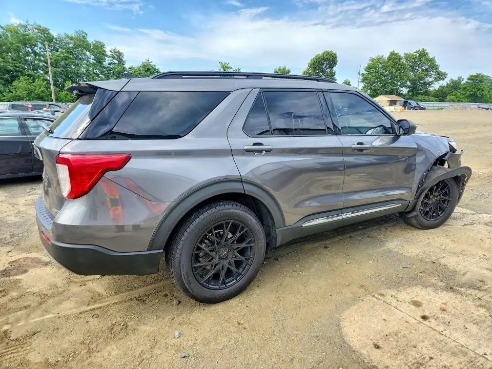 2021 FORD EXPLORER XLT  