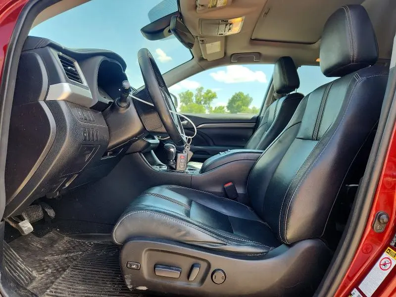 2017 TOYOTA HIGHLANDER SE  