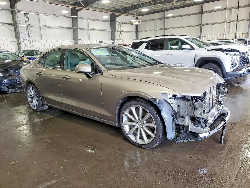 2020 VOLVO S60 T6 MOMENTUM  
