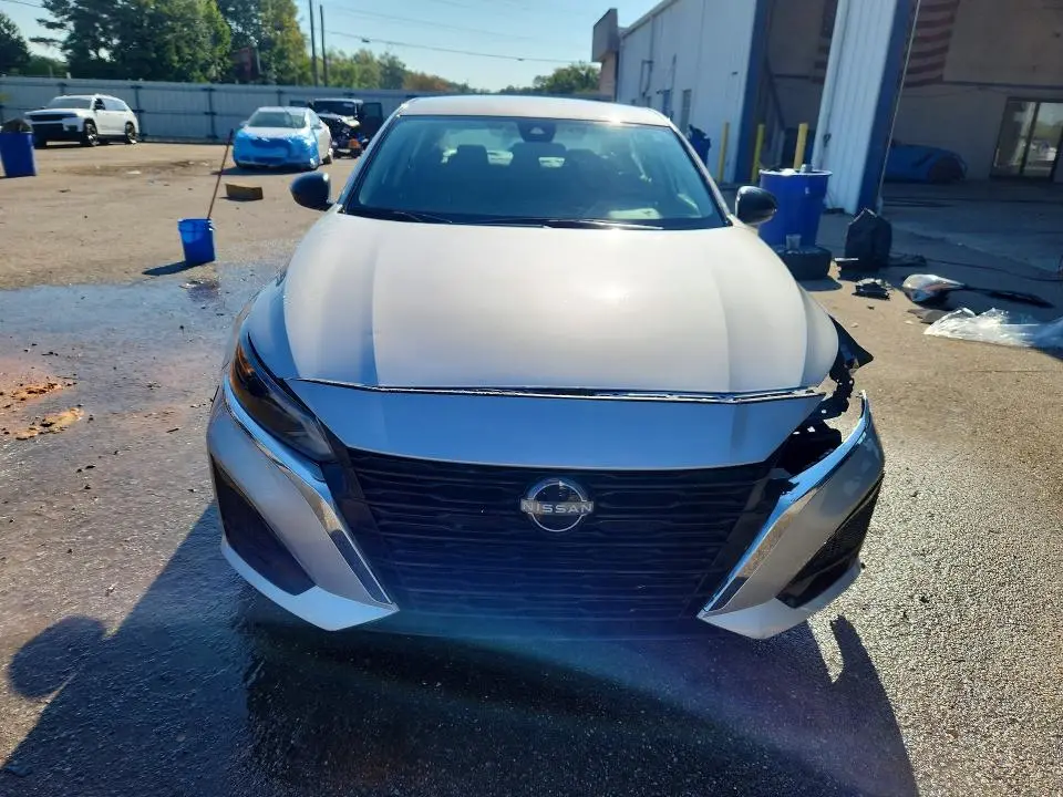 2024 NISSAN ALTIMA SV  