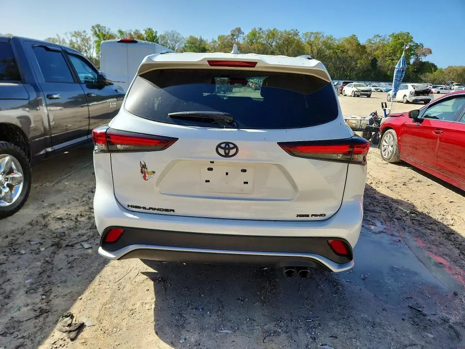 2024 TOYOTA HIGHLANDER XSE  