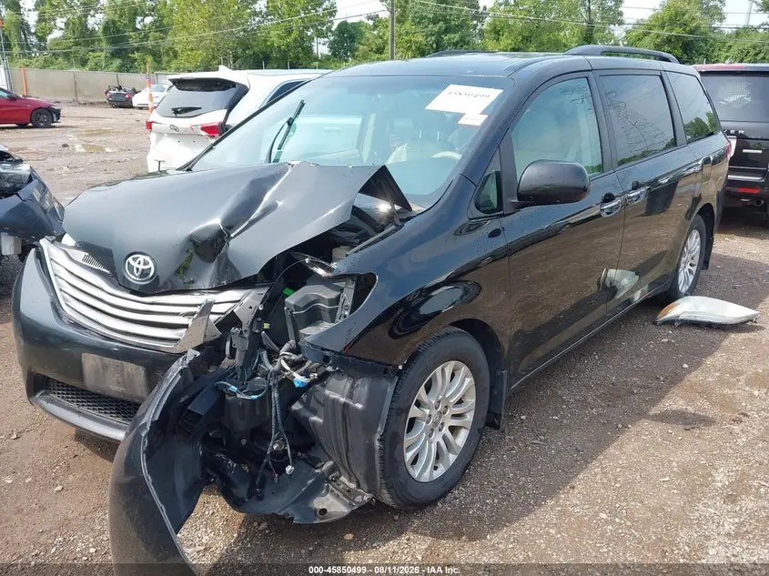 2013 TOYOTA SIENNA XLE V6 8 PASSENGER