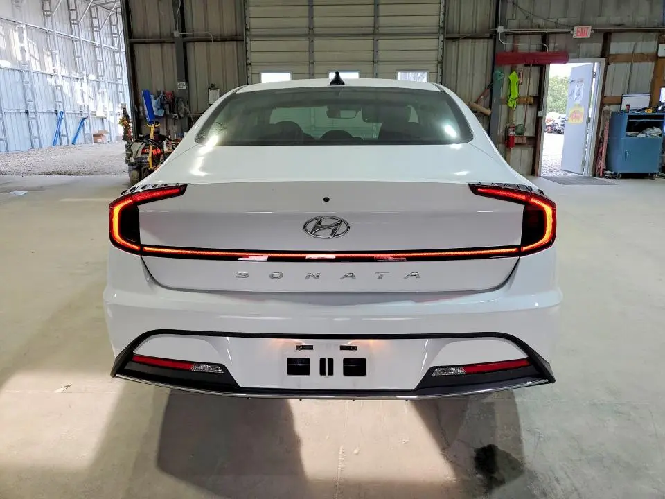 2022 HYUNDAI SONATA SE  