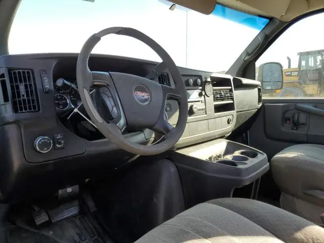 2010 GMC SAVANA CUT - BOX TRUCK