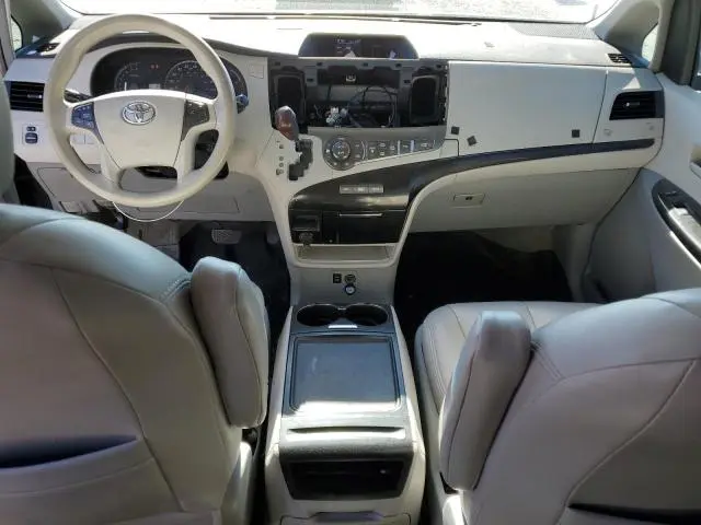 2014 TOYOTA SIENNA LE  