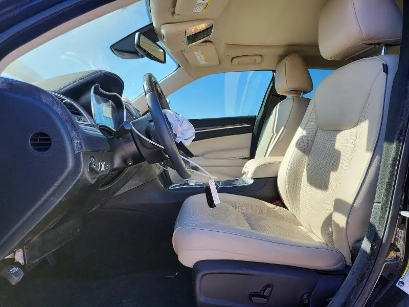 2019 CHRYSLER 300 LIMITED  